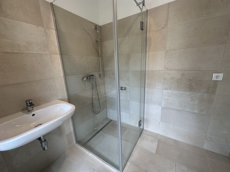 Komfortabel wohnen: 2-Zimmer-Wohnung mit privater Terrasse IN OBERLAA NHE U1 NEULAA /  / 1100 Wien / Bild 3