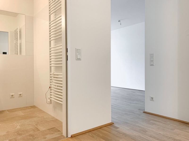 AB MAI: Provisionsfreie 2-Zimmer-Wohnnung | Dachgeschoss | Terrasse | Einbaukche | Badewanne /  / 1220 Wien / Bild 1