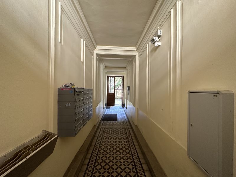 Sdseitige 2 Zimmer Wohnung mit Sanierungsbedarf in absoluter Ruhelage mit Hofausrichtung /  / 1120 Wien / Bild 1