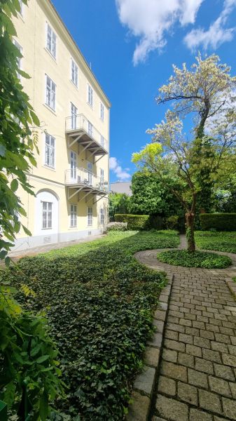 charmante Altbauwohnung mit Terrasse -  Nhe Schottentor /  / 1090 Wien / Bild 0