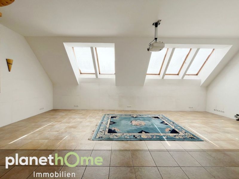 Charmante sonnige Dachgeschoss-Maisonette im Altbau mit 4 Zimmern und Terrasse /  / 1140 Wien / Bild 2