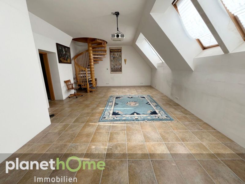 Charmante sonnige Dachgeschoss-Maisonette im Altbau mit 4 Zimmern und Terrasse /  / 1140 Wien / Bild 3