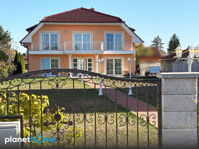 Luxuri�ses Einfamilienhaus mit viel Platz zum Wohnen /  / 2603&nbsp;Felixdorf / Bild 0