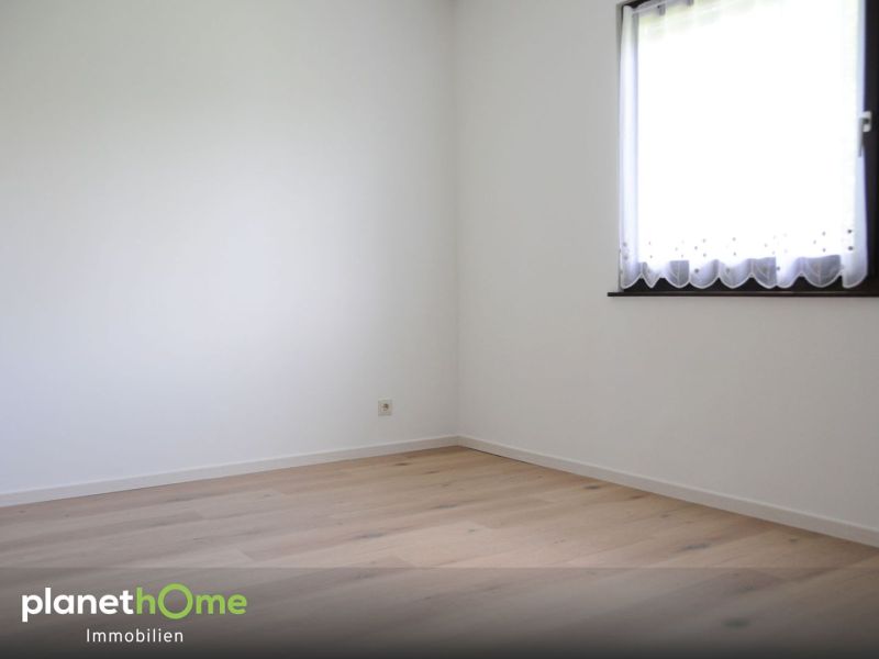 Sdseitige Terrasse mit grnem Sichtschutz /  / 7053 Hornstein / Bild 7