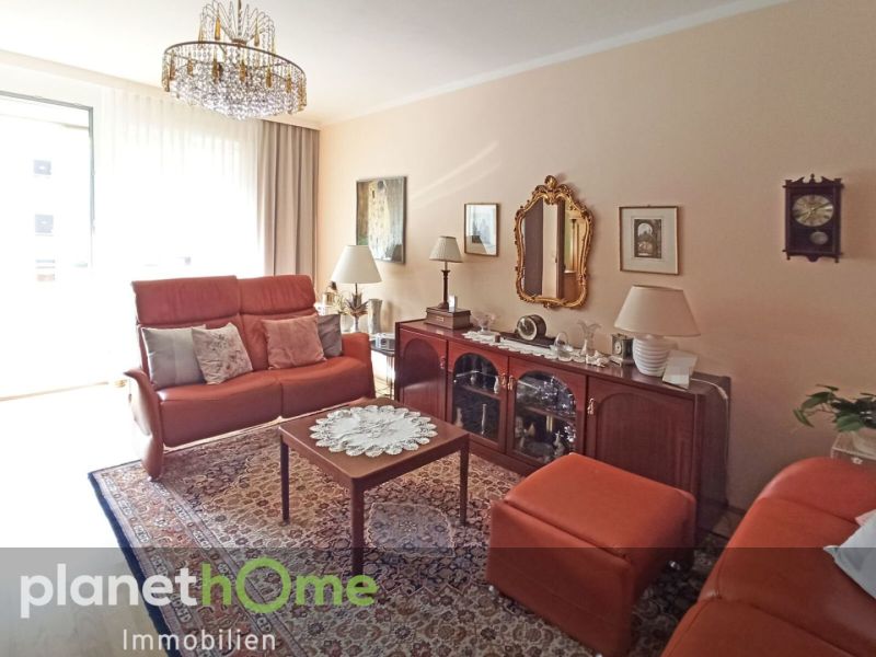 Ruhige Lage, mit Loggia und guter Anbindung!