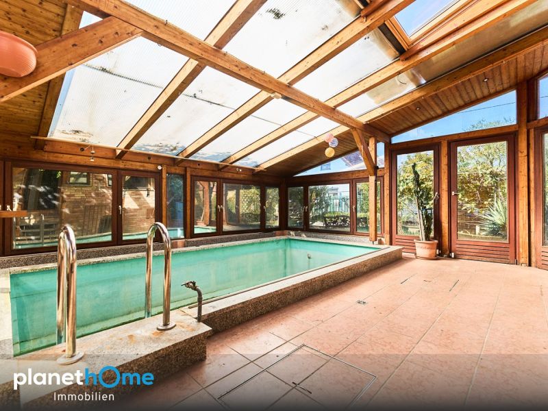 Solides Ziegelmassivhaus mit groem Potenzial ? Pool &amp; PV-Anlage inklusive!