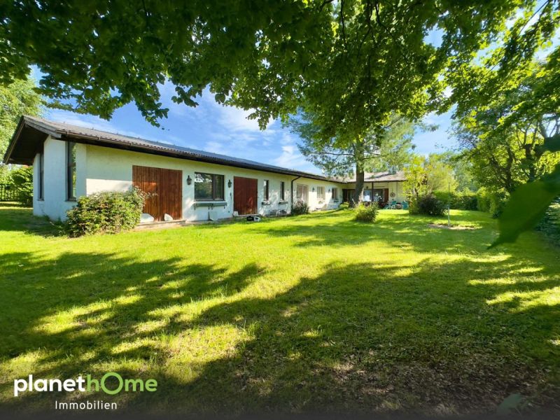Bungalow mit zwei Wohneinheiten auf rund 1.800?m² großem Grundstück in Seewalchen am Attersee