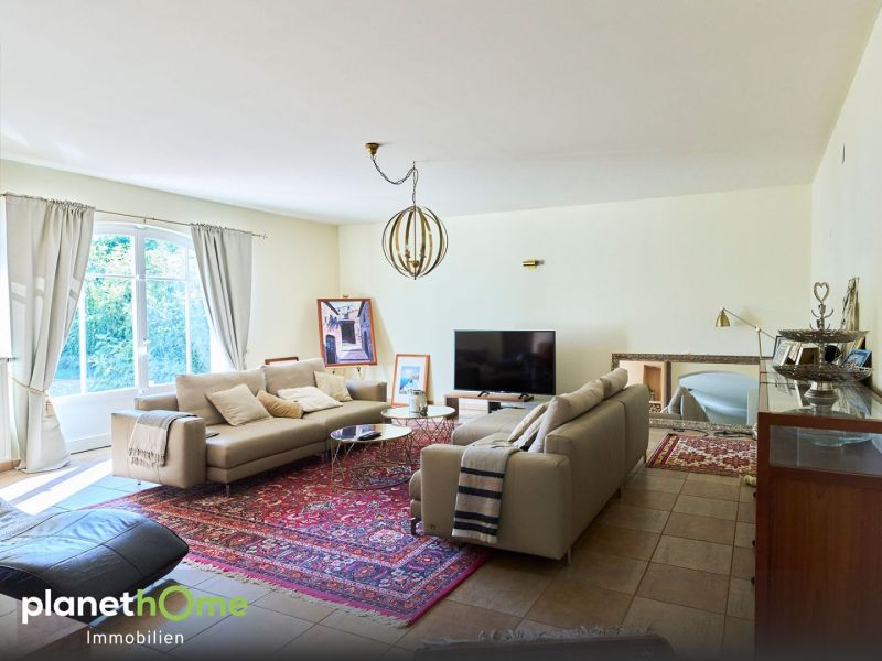 Mondne Residenz mit Gstehaus + 4 Garagen /  / 2540 Bad Vslau / Bild 3