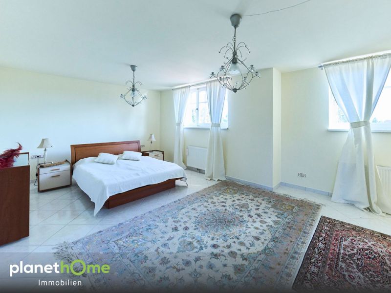 Mondne Residenz mit Gstehaus + 4 Garagen /  / 2540 Bad Vslau / Bild 8
