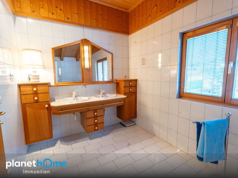 Seltenes Juwel: Gepflegtes Einfamilienaus direkt am Golfplatz mit Kitzsteinhornblick /  / 5700 Zell am See / Bild 8