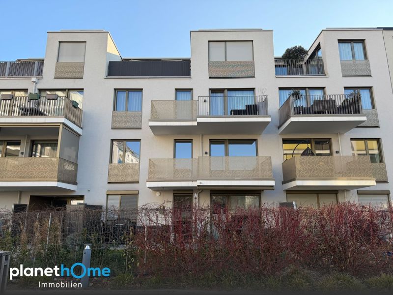 Topwohnung mit großem Balkon ? neuwertig, stilvoll, mit Garage ? Raumwunder