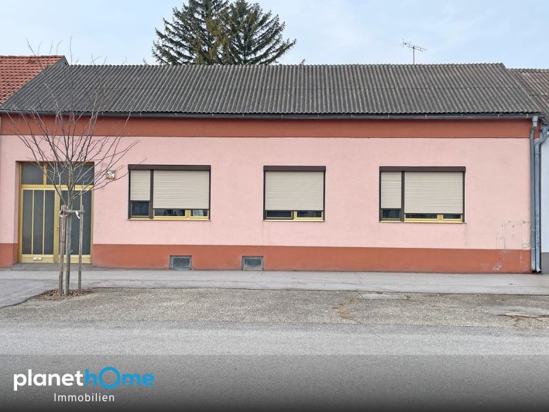 Einfamilienhaus mit Terrasse, Innenhof und gro�er Garage /  / 7152&nbsp;Pamhagen / Bild 1