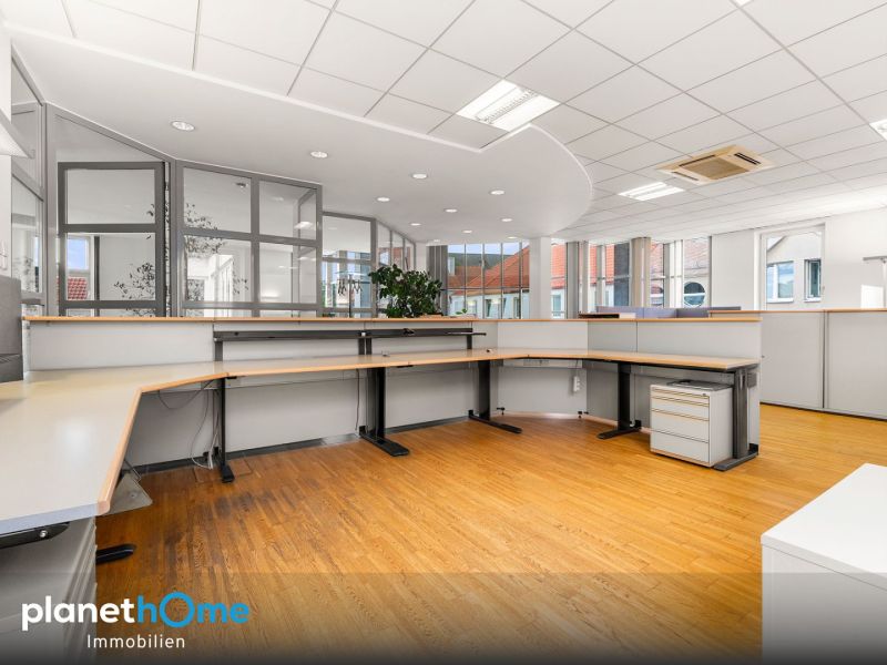 Vielseitige Immobilie / 23 Garagenpl�tze / 2 Lifte /  / 2700&nbsp;Wiener Neustadt / Bild 4