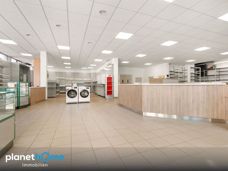 Vielseitige Immobilie / 23 Garagenpl�tze / 2 Lifte /  / 2700&nbsp;Wiener Neustadt / Bild 3