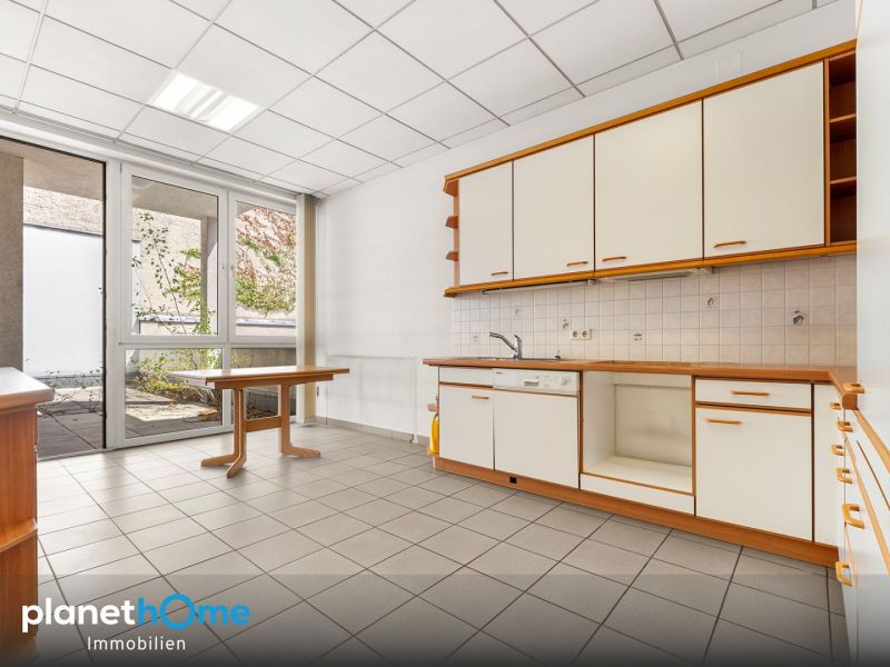 Vielseitige Immobilie / 23 Garagenpl�tze / 2 Lifte /  / 2700&nbsp;Wiener Neustadt / Bild 9