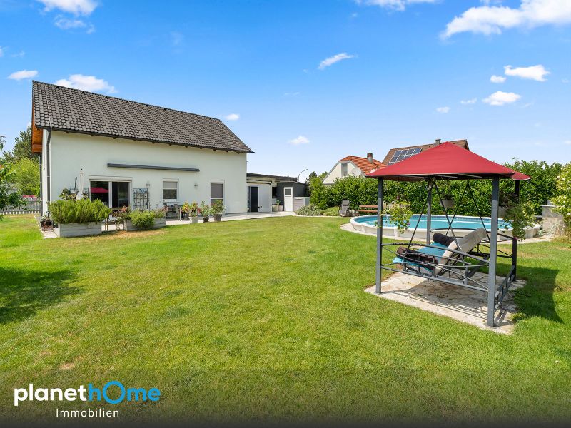 Massives Baumeisterhaus mit Pool, gro�er Terrasse und Doppelcarport /  / 2603&nbsp;Felixdorf / Bild 0