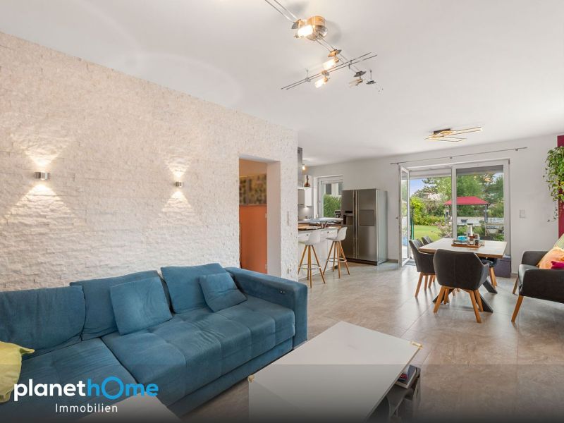 Massives Baumeisterhaus mit Pool, gro�er Terrasse und Doppelcarport /  / 2603&nbsp;Felixdorf / Bild 2