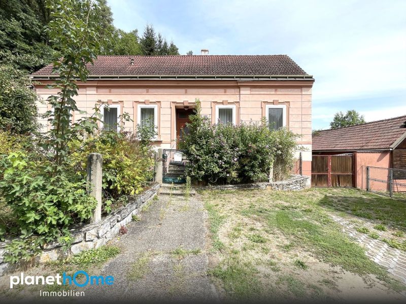 Robustes Haus auf gro�z�gigem Grundst�ck