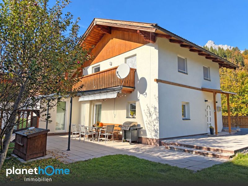 Wohnhaus mit zwei Wohneinheiten, Garten und touristischem Potenzial