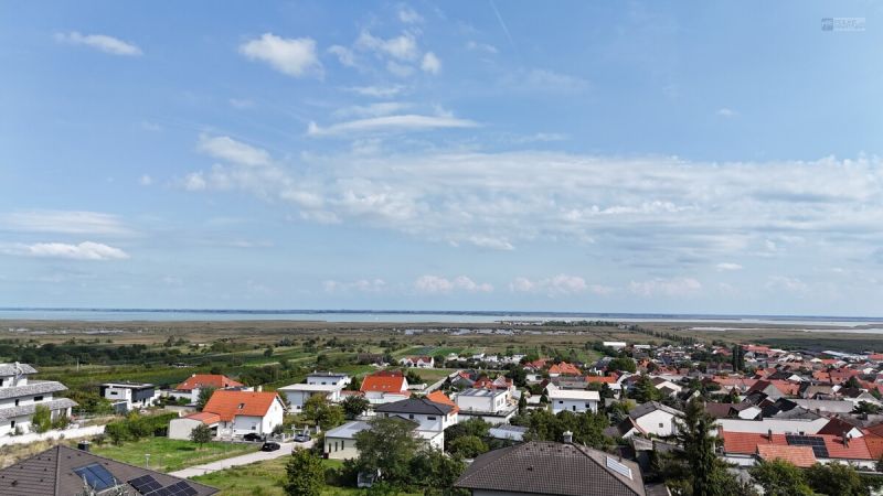 SE(H)ENSUCHT: SIEH DEN SEE!   EINFAMILIENHAUS IN MRBISCH MIT SEEBLICK, CARPORT & SOMMERKCHE /  / 7072 Mrbisch am See / Bild 1