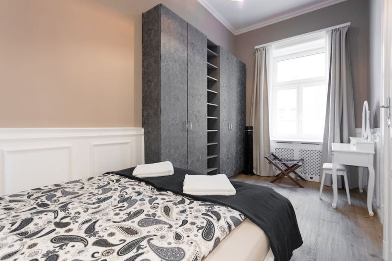 BEZUGSFERTIGE, TOPAUSGESTATTETE ALTBAUWOHNUNG NHE MARGARETENPLATZ  4 GEHMINUTEN ZUR U4-PILGRAMGASSE /  / 1050 Wien / Bild 1