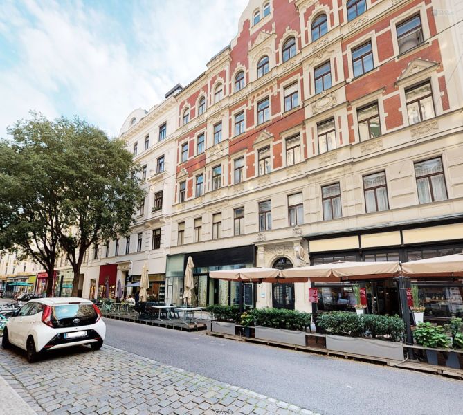 OBENAUF - IM SERVITENVIERTEL