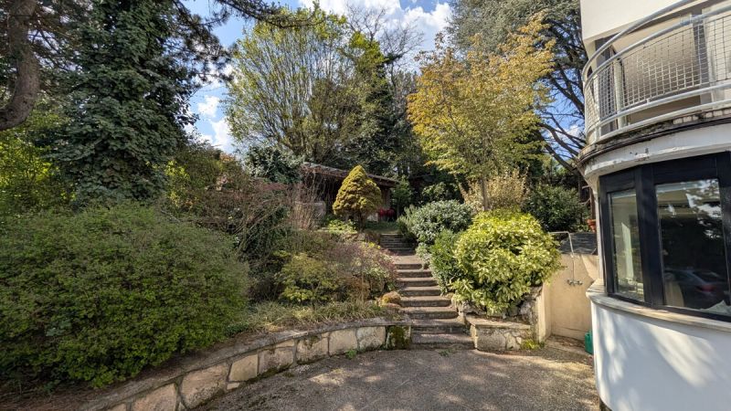 1170 AM HEUBERG: GRO�Z�GIGER FAMILIENWOHNSITZ MIT INDOORPOOL, WELLNESS, GARTEN & WIEN-BLICK /  / 1170&nbsp;Wien, Hernals / Bild 3