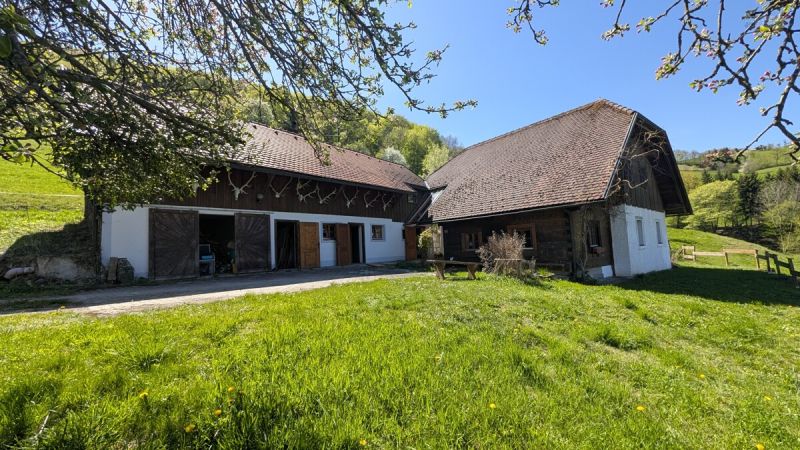 RARIT�T <br />
IN ABSOLUTER EINZELLAGE: <br />
IDYLLISCHES HIDEAWAY MIT NEBENGEB�UDE & GROSSEM POTENZIAL