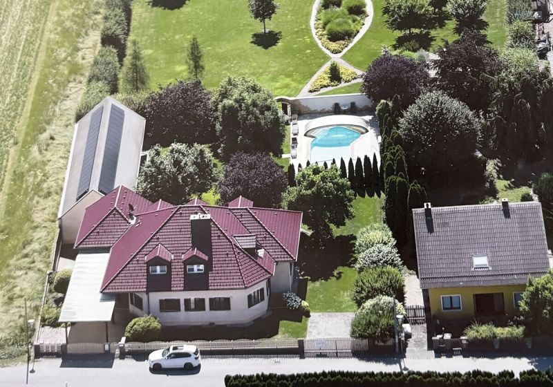 GARTENPARADIES   -  9.000 M� - 
LANDHAUS IN PARKLANDSCHAFT  
NUR 30 MINUTEN VON WIEN /  / 2123&nbsp;Kronberg / Bild 2
