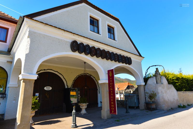 TRADITIONSREICHER WINZERHOF MIT PENSION & HEURIGEN IN BESTER WACHAUER LAGE /  / 3601&nbsp;D�rnstein / Bild 1
