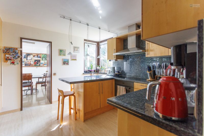 1170 AM HEUBERG: GRO�Z�GIGER FAMILIENWOHNSITZ MIT INDOORPOOL, WELLNESS, GARTEN & WIEN-BLICK /  / 1170&nbsp;Wien, Hernals / Bild 6