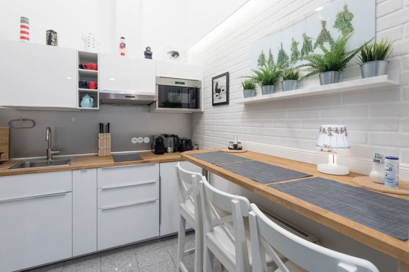 BEZUGSFERTIGE, TOPAUSGESTATTETE ALTBAUWOHNUNG NHE MARGARETENPLATZ  4 GEHMINUTEN ZUR U4-PILGRAMGASSE /  / 1050 Wien / Bild 2