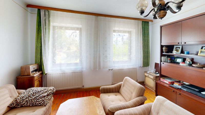 Gerumiges Mehrfamilienhaus mit neuem Heizsystem in Gttenbach: Samt Garten und viel Lagerflche! /  / 7536 Gttenbach / Bild 0
