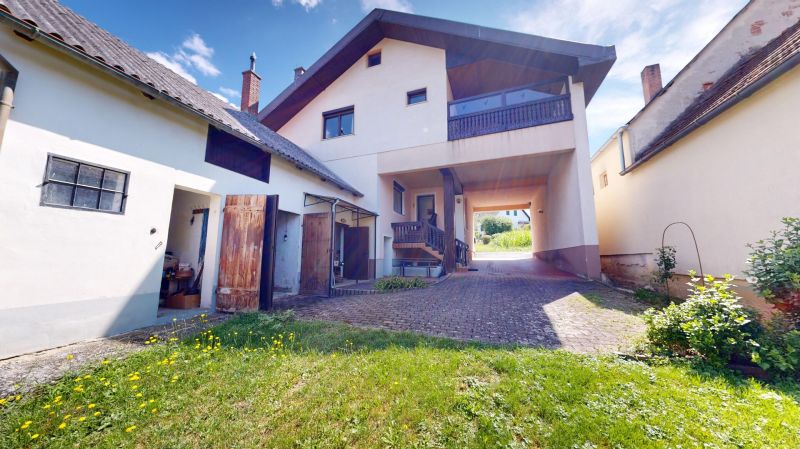 Gerumiges Mehrfamilienhaus mit neuem Heizsystem in Gttenbach: Samt Garten und viel Lagerflche!