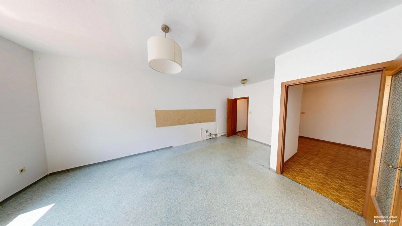 Stadthaus in Rechnitz! Bestehend aus einer Stadtwohnung und einem vermieteten Gewerbelokal im Erdgeschoß! / / 7471 Rechnitz / Bild 2