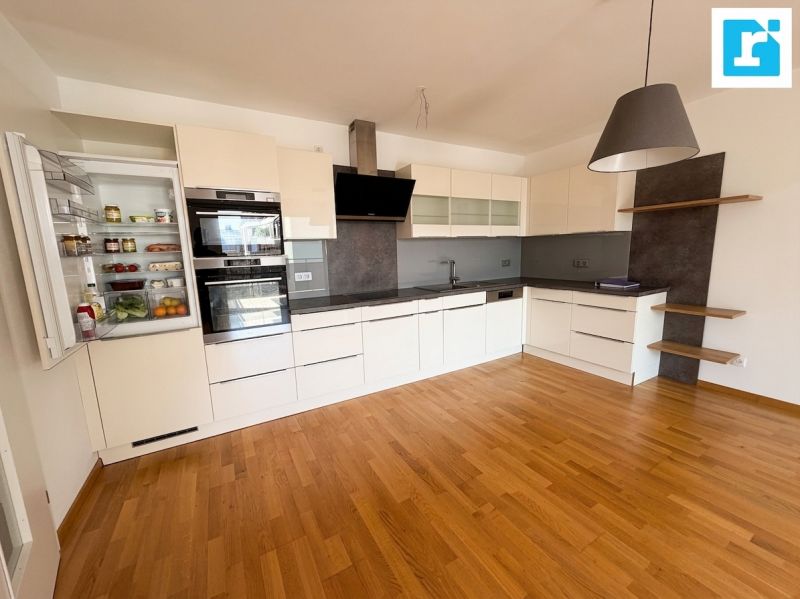 Traumhafte Stadtwohnung mit Balkon und Garage /  / 1140&nbsp;Wien / Bild 0