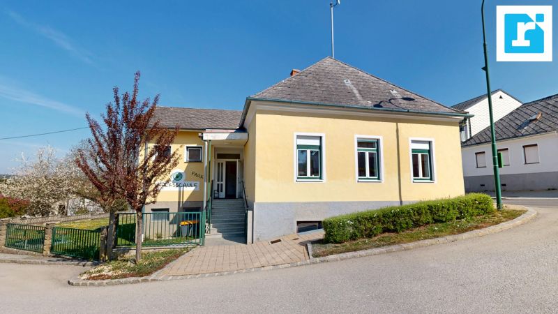 Ehemalige Volksschule mit Entwicklungspotenzial ? vielseitiges Wohn- und Gesch�ftsobjekt