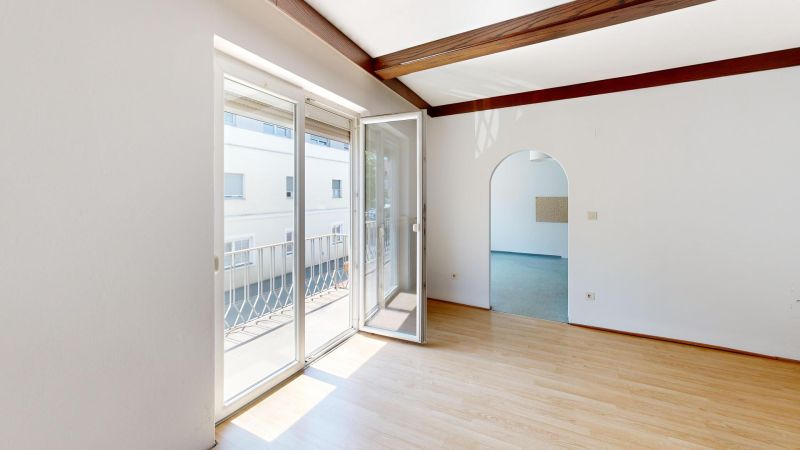 Stadthaus in Rechnitz! Bestehend aus einer Stadtwohnung und einem vermieteten Gewerbelokal im Erdgeschoß! / / 7471 Rechnitz / Bild 1