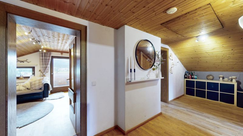 Charmante 3-Zimmer-Mansardenwohnung mit l�ndlichem Flair und gem�tlichem Wohnambiente in Saalfelden /  / 5760&nbsp;Saalfelden am Steinernen Meer / Bild 2