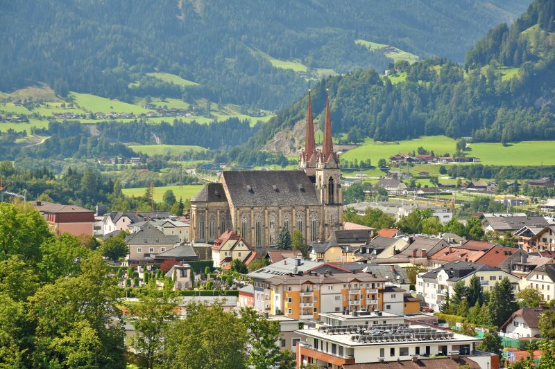 TIEFGARAGENPLTZE & PARKPLTZE/ FREIEN - INVESTMENT/ EIGENNUTUNG - nahe Stadtzentrum St. Johann/Pg - Ski amad /  / 5600 Sankt Johann im Pongau / Bild 0