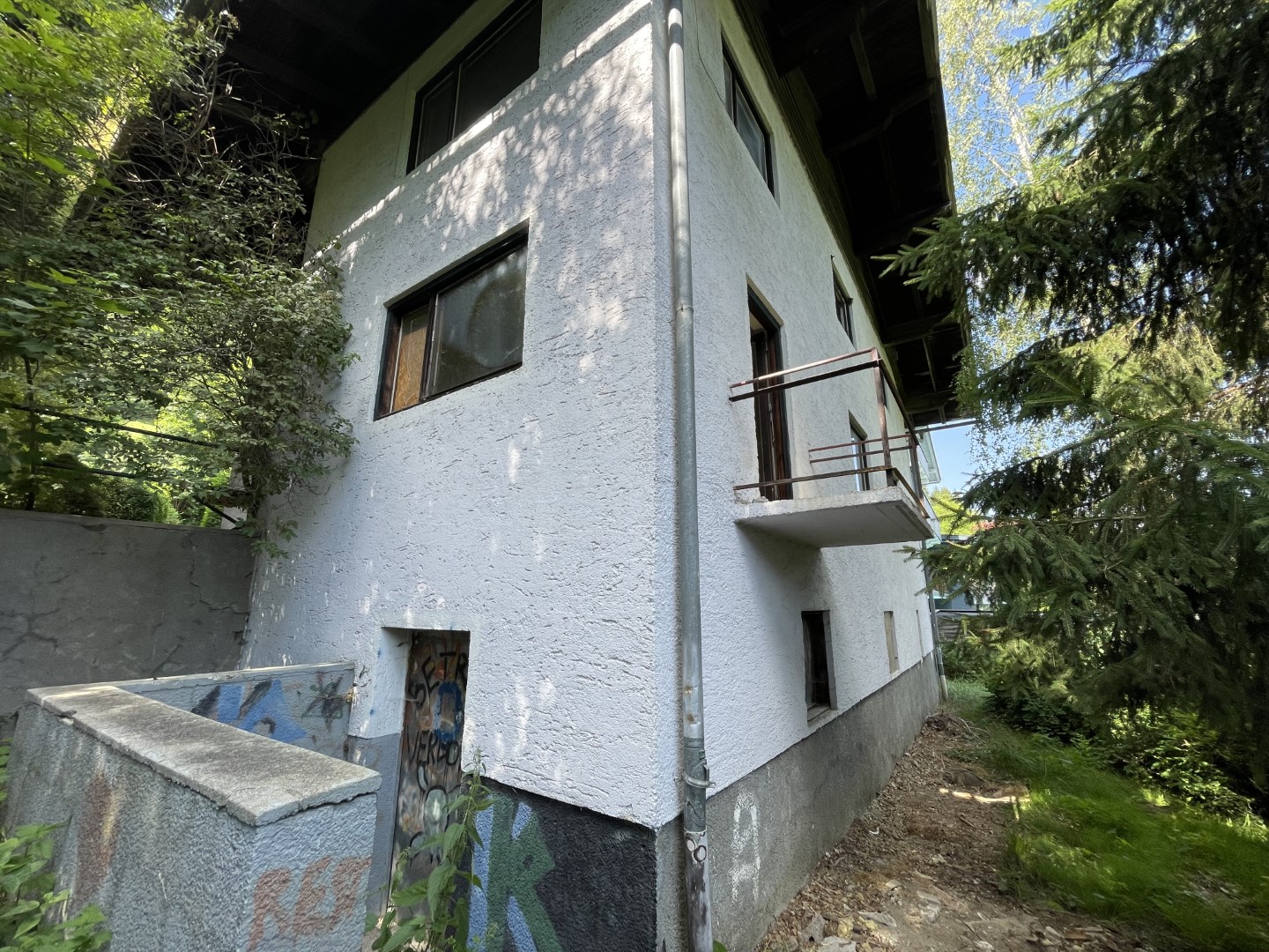 EIN-/ ZWEIFAMILIENHAUS ZUM ADAPTIEREN - INDIVIDUELLE NUTZUNG - ZENTRALER STANDORT NAHE ORTSZENTRUM Taxenbach - Skiregion Zell am See /  / 5660 Taxenbach / Bild 2