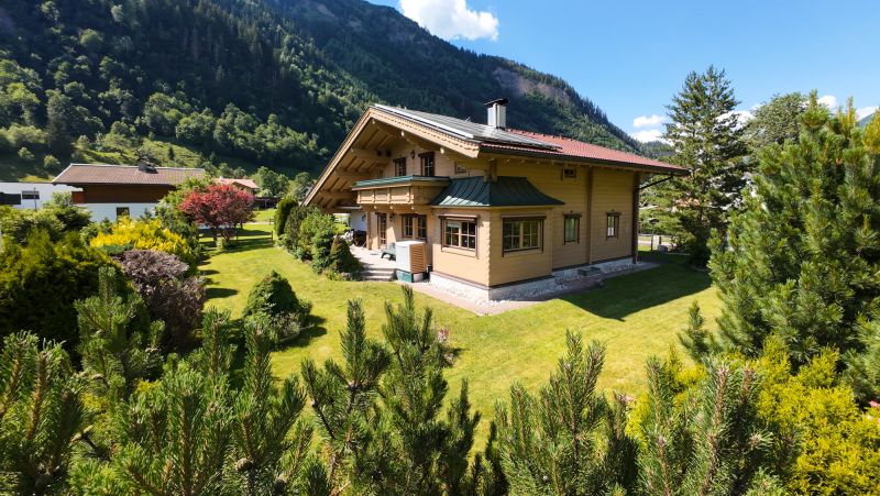 Wohnen, wo Natur auf Wohnkomfort trifft - hochwertiges Vollholzhaus im Herzen des Raurisertales /  / 5661&nbsp;Rauris / Bild 0