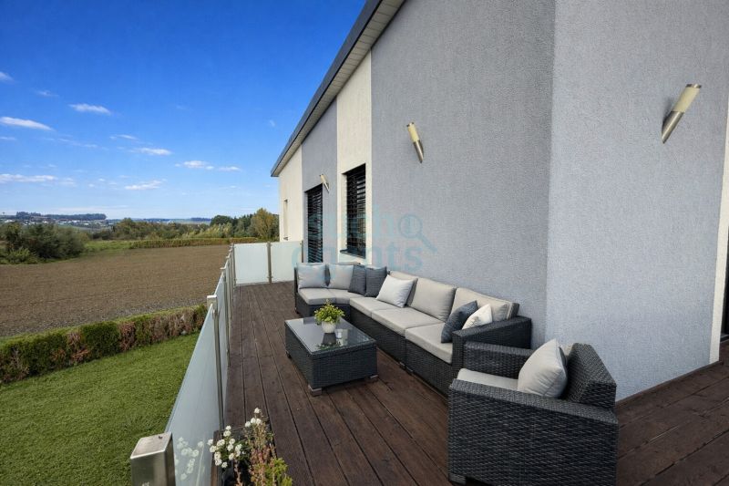 Privates Wohnen statt Wohnblock ? nur zwei Parteien- Geringe Betriebskosten