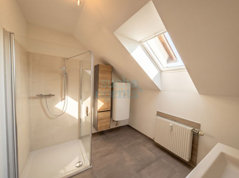 Hochwertige Mansardenwohnung in Weyer mit Garage und Aussicht in die Berge