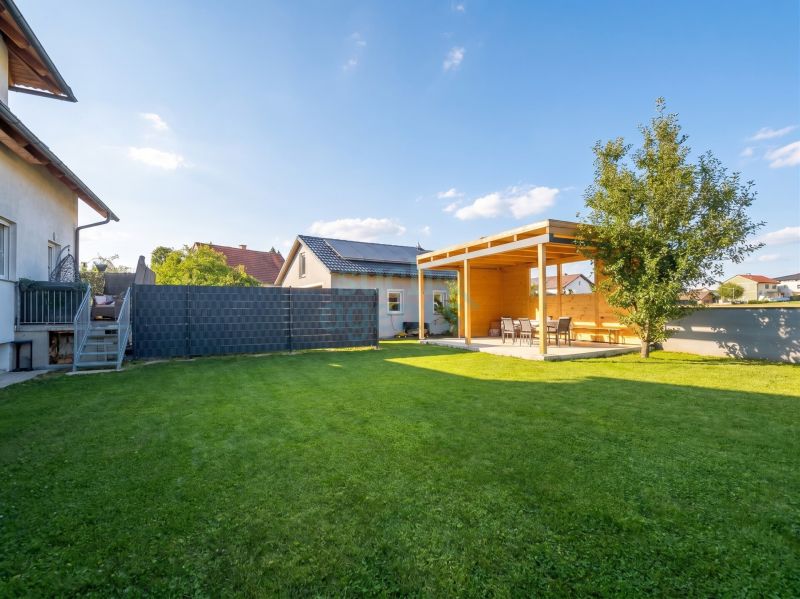 Modernes Mehrfamilienhaus mit 3 Wohneinheiten und gro�em Garten /  / 4331&nbsp;Naarn im Machlande / Bild 1
