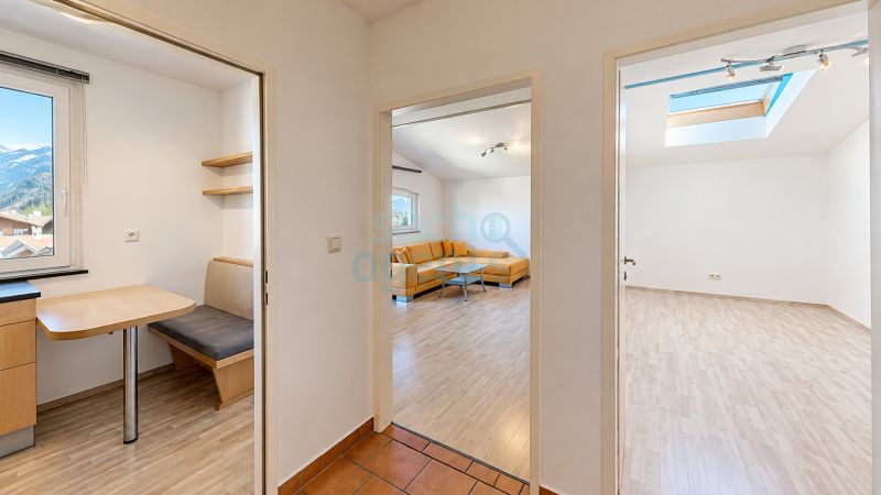 Axams: Helle 2-Zimmer-Dachgeschosswohnung mit Nordkettenblick und niedrigen Betriebskosten /  / 6094&nbsp;Axams / Bild 2