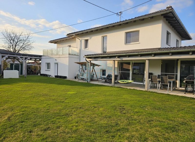 Mehrfamilienhaus mit Garten & Doppelgaragen ? Ihr Familienparadies in Neuzeug