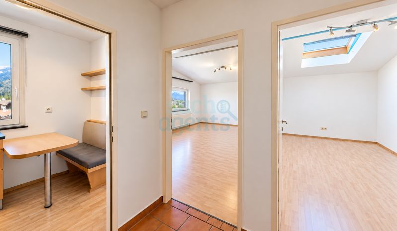 Neuer Preis - Axams ? Gepflegte 2-Zimmer-Dachgeschosswohnung mit Nordkettenblick /  / 6094&nbsp;Axams / Bild 1