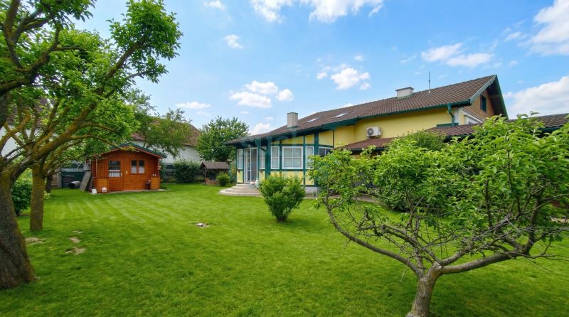 Modernisierter Bungalow mit ca. 200 m�, Wintergarten, Keller, Garage und �berzeugender Au�enanlage /  / 2820&nbsp;Walpersbach / Bild 1