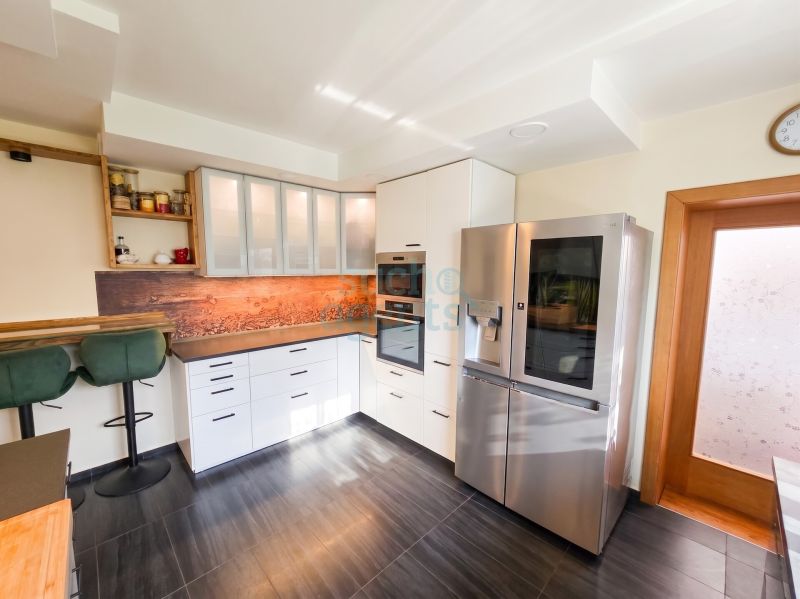 Modern wohnen in Ruhelage ? Einfamilienhaus mit Pool, PV, Garten, Winterg�rten & mehr | Lambach /  / 4650&nbsp;Lambach / Bild 4